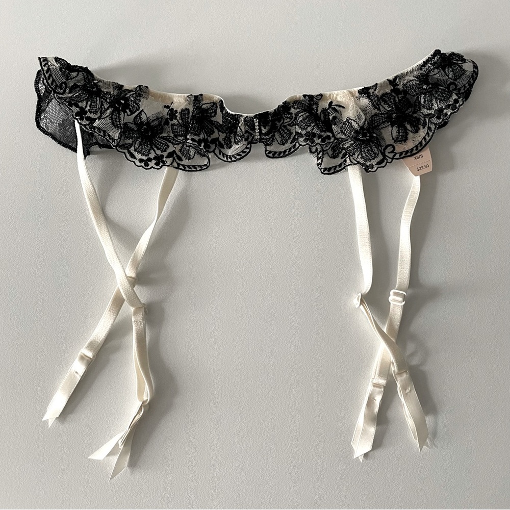 Victoria’s Secret Garter Belt ivory and black lace in size XS/S - NWT.